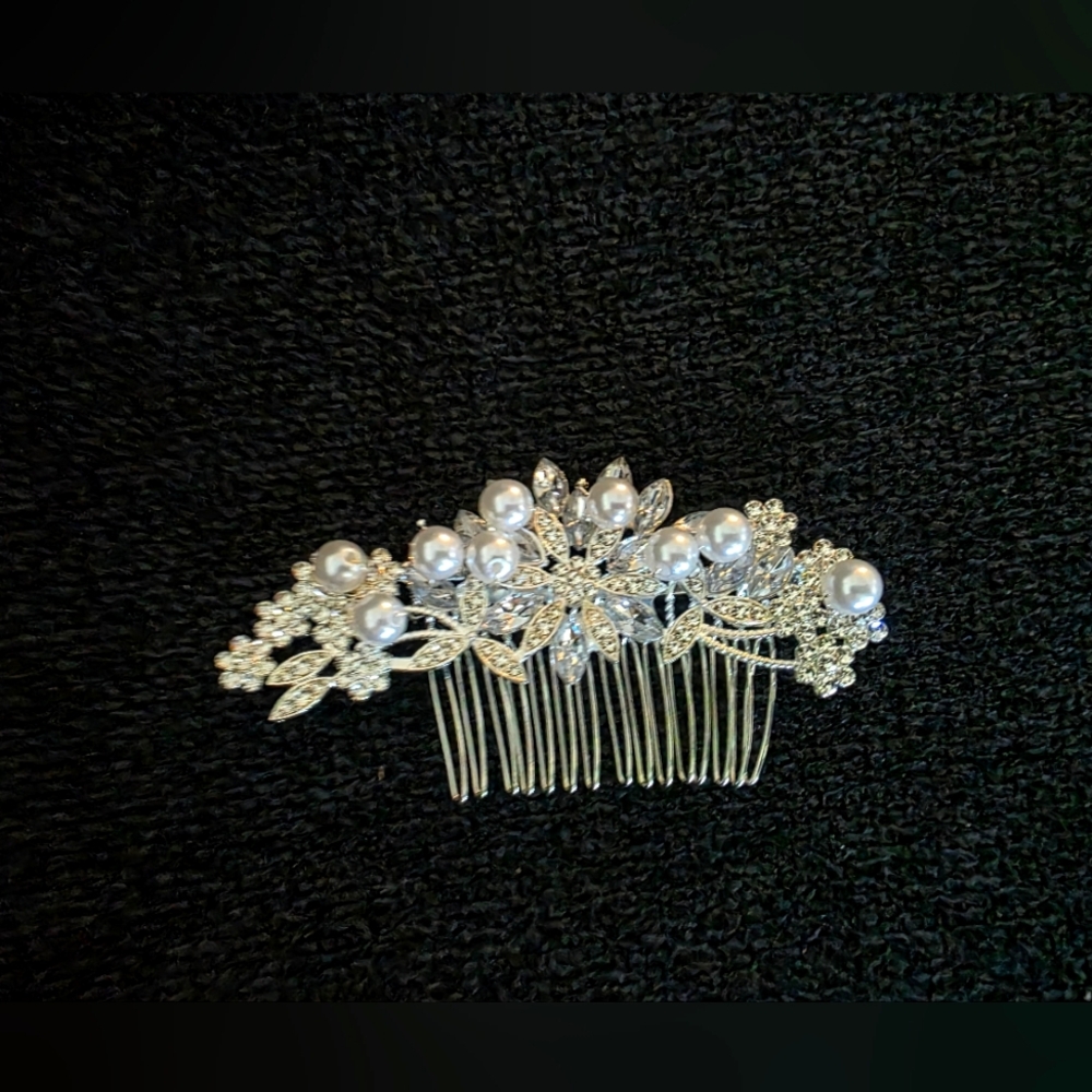 Elegant Silver Pearl Hair Comb